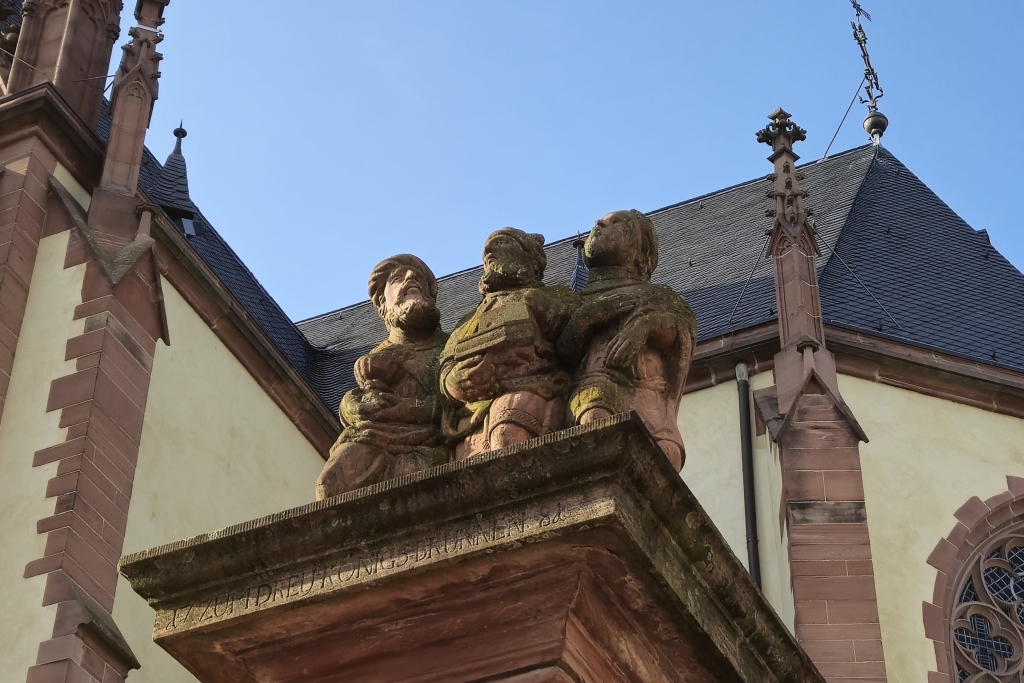 Dreikönigskirche Frankfurt am Main | Dreikönigsbrunnen